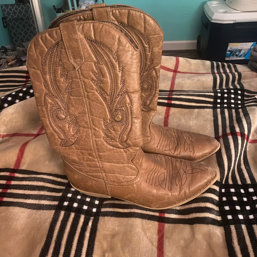 Brown cowgirl boots